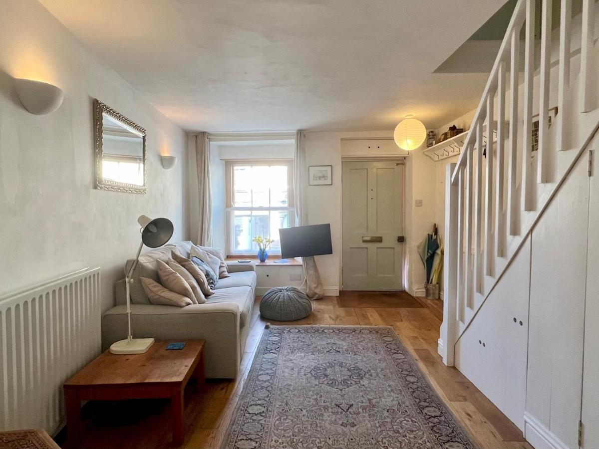 Pass The Keys 64 Church Street Characterful 2-Bed Cottage In The Heart Of Town 킹스브리지 외부 사진
