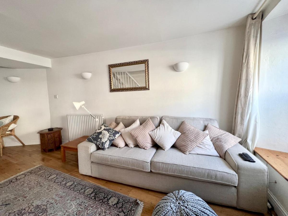 Pass The Keys 64 Church Street Characterful 2-Bed Cottage In The Heart Of Town 킹스브리지 외부 사진