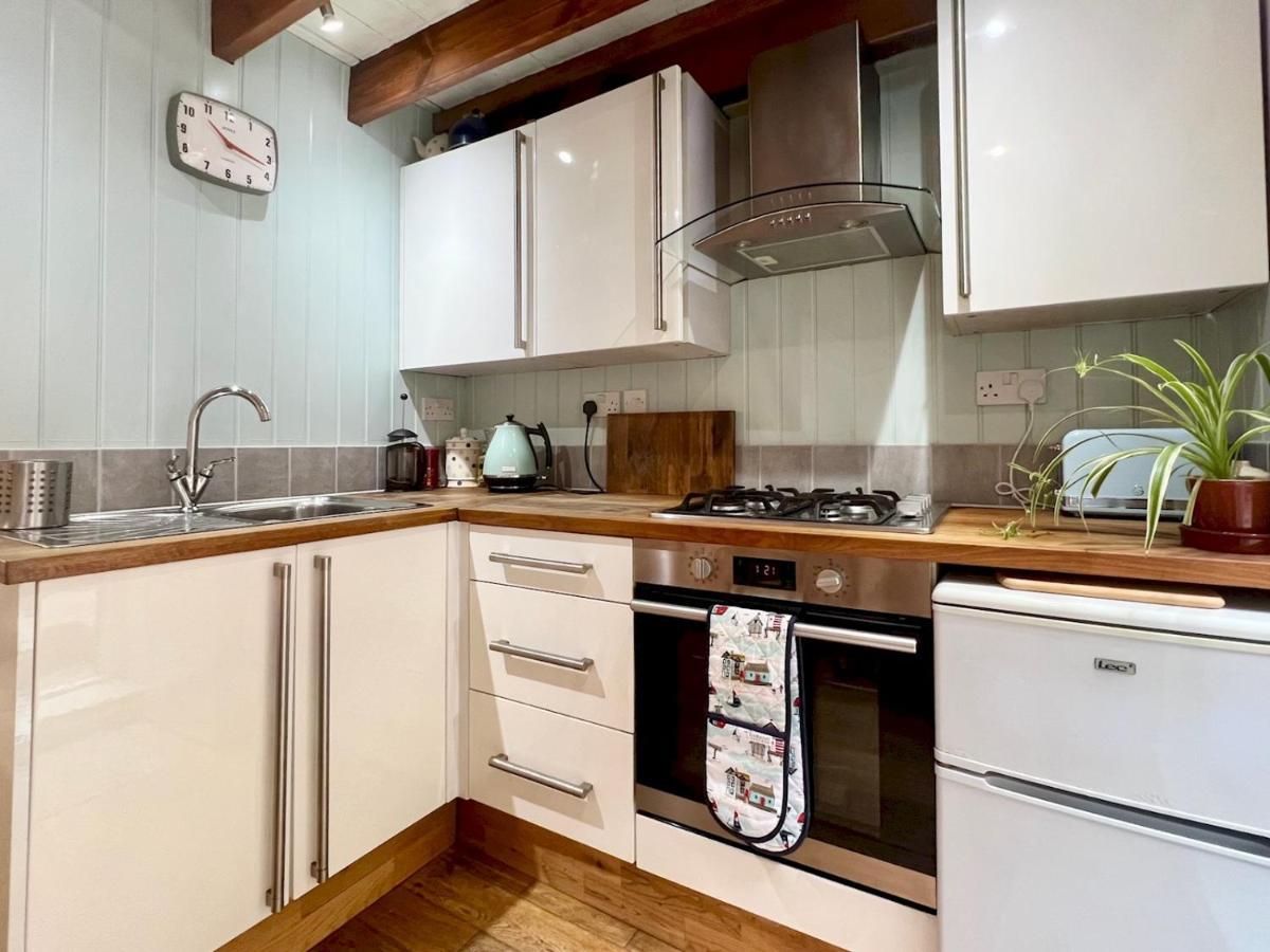 Pass The Keys 64 Church Street Characterful 2-Bed Cottage In The Heart Of Town 킹스브리지 외부 사진