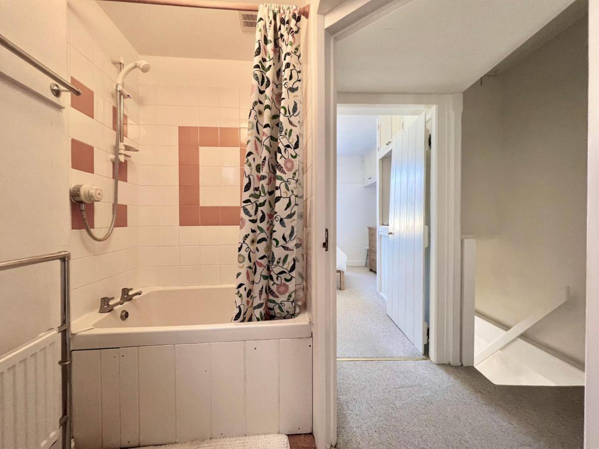 Pass The Keys 64 Church Street Characterful 2-Bed Cottage In The Heart Of Town 킹스브리지 외부 사진